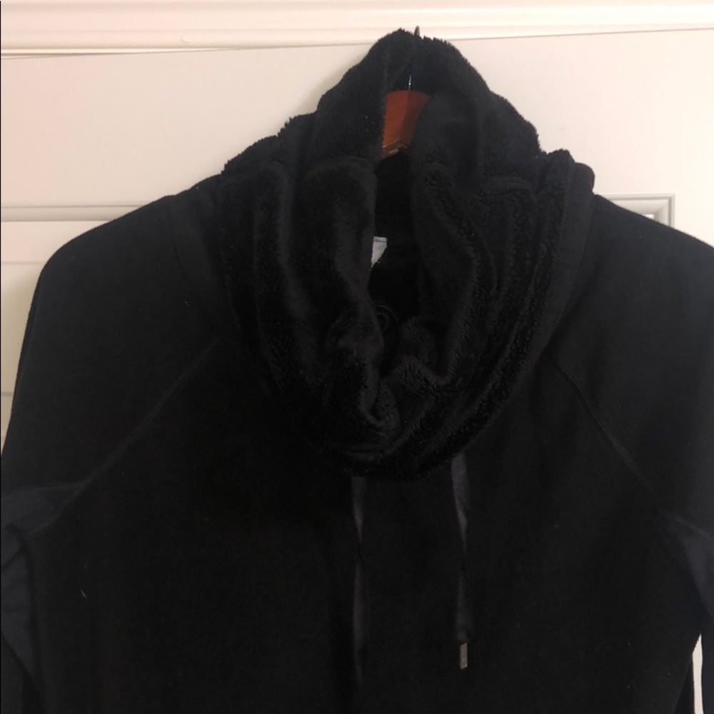 Women’s Lululemon pullover